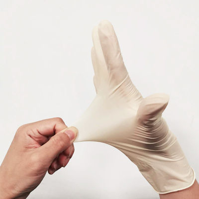 As luvas descartáveis brancas do látex pulverizaram levemente as luvas de limpeza de borracha 100 PCes/caixa