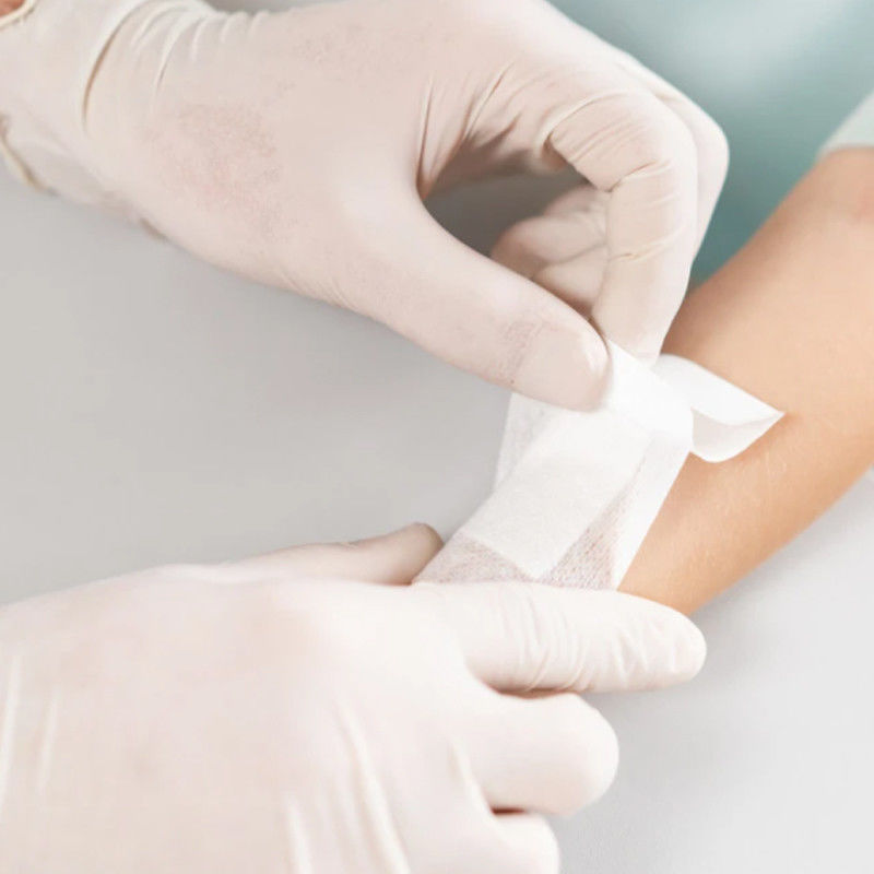 As luvas impermeáveis do látex do hospital ISO13485 classificam-me luvas cirúrgicas médicas