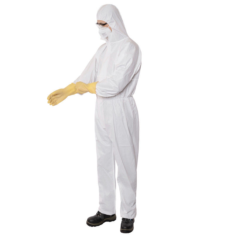 Vestuário de proteção médico encapuçado descartável respirável da combinação 30-70gsm do Oem